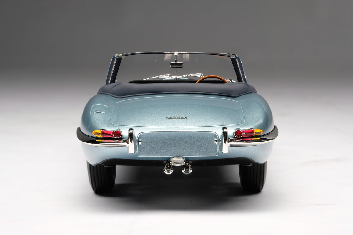 Jaguar E-type Roadster - 1:18 scale