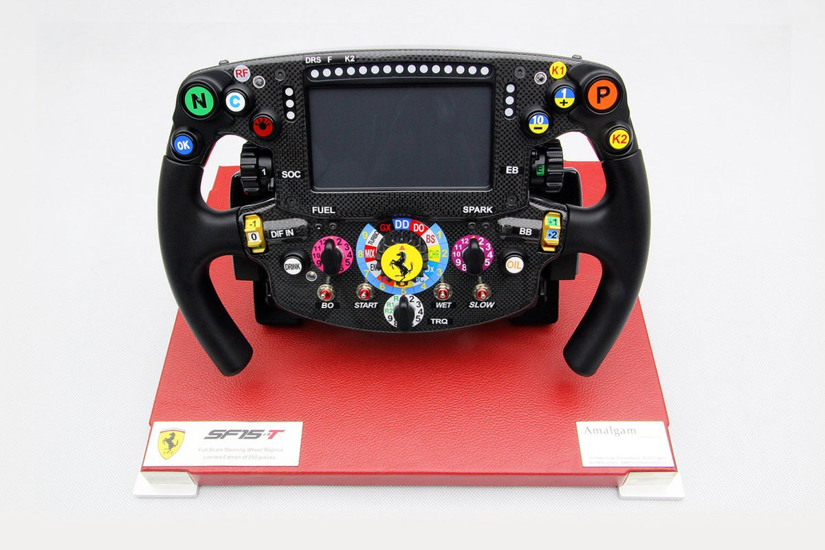 フェラーリ SF15-T ステアリングホイール（2015年）