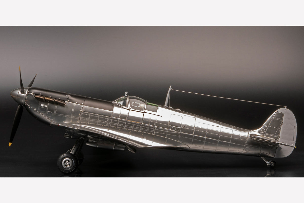 Spitfire Mk 1a de 1940 - Finition en aluminium brut