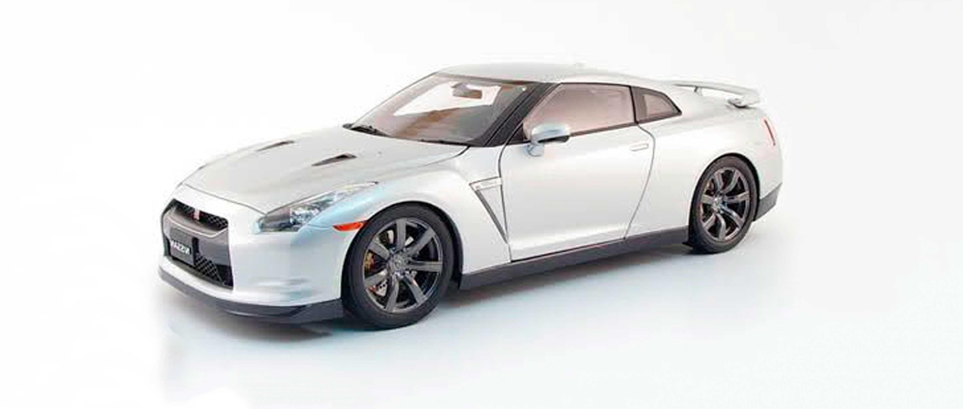 Miniature Ebbro - Nissan GTR 2007 - White Pearl - Échelle 1/43